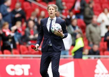 فان دير سار يعلق على مجموعة أياكس ومواجهة ليفربول المرتقبة في دوري أبطال أوروبا