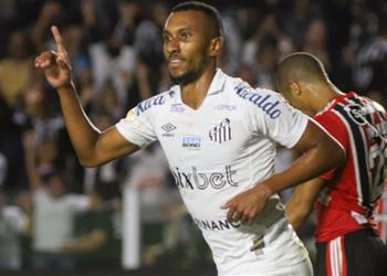 بالأرقام لوكاس براجا الأهلي قدم عرض ا رسمي ا لضمي من سانتوس والأخير يرد