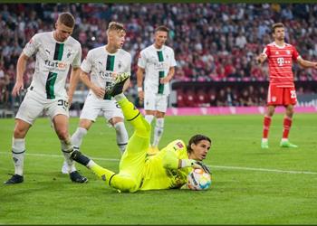 سور الصين العظيم يان سومر يحقق رقم ا قياسي ا في الدوري الألماني بعد تصدياته ضد بايرن ميونخ