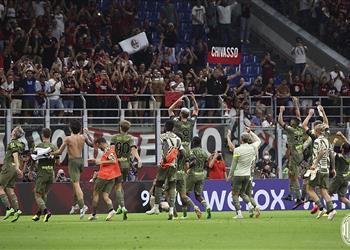 فيديو لدغة جيرو ولياو تقودان ميلان لصدارة الدوري الإيطالي بثنائية في بولونيا