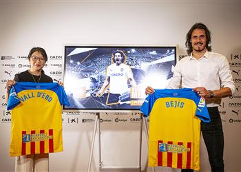 رسمي ا فالنسيا يعلن التعاقد مع كافاني