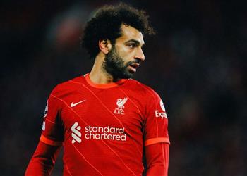 محمد صلاح يتسلم جائزة من رابطة اللاعبين المحترفين