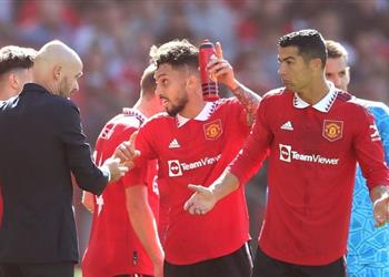 تين هاج يتخذ قرار ا قد ي غضب رونالدو قبل أولى مباريات مانشستر يونايتد في الدوري الإنجليزي