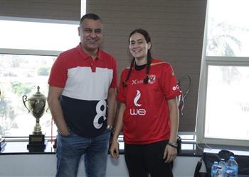 كرة يد الأهلي يعلن ضم تقى كامل لمدة 4 مواسم