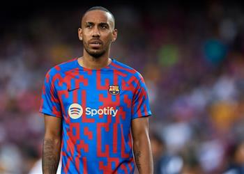 تشيلسي يطالب برشلونة بتقرير طبي بعد الاعتداء على أوباميانج وتضمين لاعبه في المفاوضات