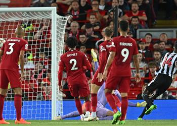 فيديو هدايا محمد صلاح تساهم في فوز قاتل لـ ليفربول في الـ 90 على نيوكاسل بالدوري الإنجليزي