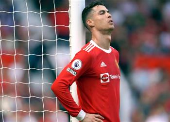 جاري نيفيل يوجه نقد ا لاذع ا لـ رونالدو وينصح مانشستر يونايتد عليكم بيعه هذا الصيف