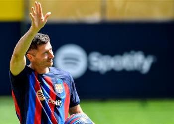 برشلونة ي جرد ديباي من قميصه ويمنحه لـ ليفاندوفسكي