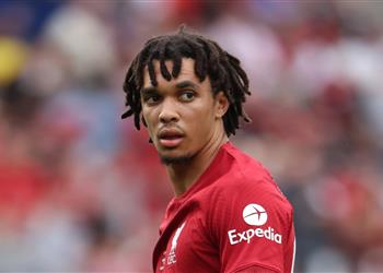 أرنولد يتوقع أربعة منافسين لـ ليفربول ومانشستر سيتي على لقب الدوري الإنجليزي