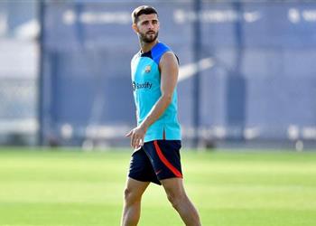 تشافي يجتمع بـ بيانيتش ويخبره بمصيره مع برشلونة