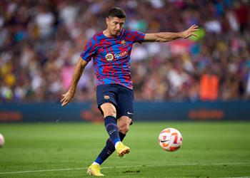 فيديو ليفاندوفسكي يسجل أول أهدافه مع برشلونة ويصنع آخر بـ كأس خوان جامبر