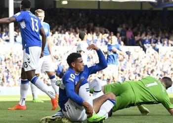 إيفرتون يصدر بيان ا بشأن مدة غياب بن جودفري بعد إصابته القوية