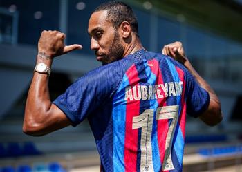 برشلونة يعلن تغيير رقمي أوباميانج وتوريس ويترك مساحة لثنائي الدوري الإنجليزي