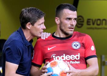 مدرب فرانكفورت يؤكد رحيل كوستيتش إلى يوفنتوس نودعه بدموع وابتسامة