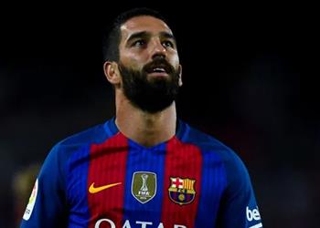 رسمي ا أردا توران يعلن اعتزاله كرة القدم