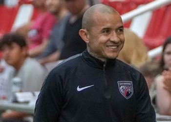 كاستيلو يشيد عبر بطولات بصفقة جارلان باريرا المحتملة في الأهلي