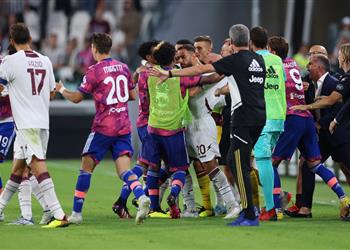 رئيس ساليرنيتانا يعرض إعادة مباراة يوفنتوس بعد خطأ الـVAR