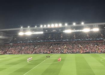 جماهير ليفربول تلتزم بدقيقة الحداد على الملكة إليزابيث قبل مواجهة أياكس