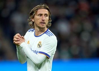 مودريتش يجاور بوشكاش في منصة شرف ريال مدريد بعد مشاركته أمام لايبزيج