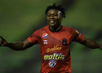 البنيني سامسون أكينيولا صفقة الزمالك المنتظرة شمشون كراكاس وهداف الدوري الفنزويلي