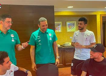 دونجا يغادر معسكر منتخب مصر وفيتوريا يوجه رسالة له