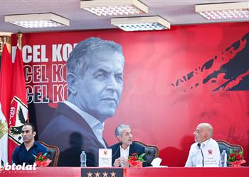 الأهلي يكرم مترجم كولر قبل رحيله ويرحب بالجديد