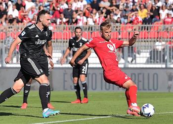 فيديو المصائب لا تأتي فرادى مونزا يعمق جراح يوفنتوس ويحقق فوز ا تاريخي ا في ليلة طرد دي ماريا