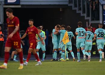 فيديو طرد مورينيو أتالانتا يفوز على روما ويقتنص صدارة الدوري الإيطالي