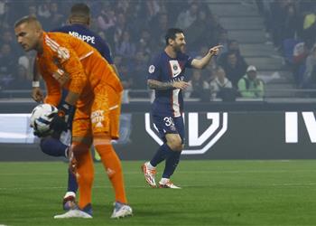 فيديو ميسي يسجل ويقود باريس سان جيرمان لفوز صعب على ليون في الدوري الفرنسي