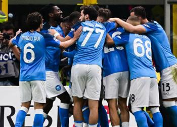 فيديو قطار نابولي يدهس ميلان ويعود إلى صدارة الدوري الإيطالي