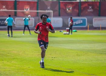 عبد الحفيظ يحدد موعد انتظام بيرسي تاو في مران الأهلي