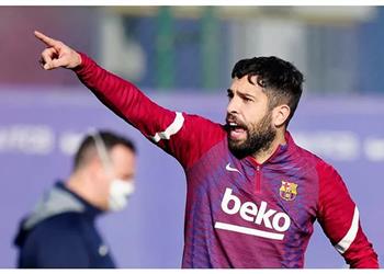 جوردي ألبا يرفض الاستسلام لقرار تشافي في برشلونة