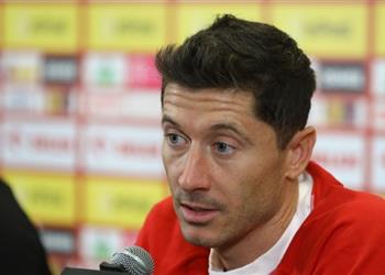 ليفاندوفسكي الانتقال إلى برشلونة يجعلني أفضل مع بولندا