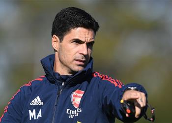 آرسنال يبدأ محادثاته مع آينتراخت فرانكفورت لضم لاعبه في يناير