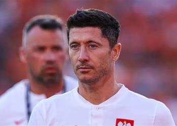 أراد كسر ساقي ليفاندوفسكي يختار أصعب مدافع واجهه في مسيرته