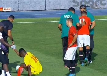 فيديو سقط أرض ا بمفرده إصابة لاعب الأهلي الجديد في مباراة مصر وبنين