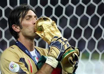 بوفون لست بحاجة لـ8 ألقاب دوري أبطال أوروبا لمعرفة جودتي ومن العار اعتزال فيدرير التنس