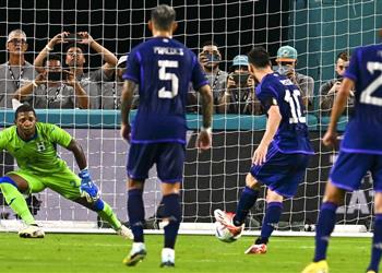فيديو ميسي يقود الأرجنتين للفوز على هندوراس بثلاثية ودي ا قبل كأس العالم