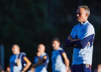 بسبب كريستيانو رونالدو إنريكي يقرر استبعاد ثنائي إسبانيا أمام البرتغال الليلة