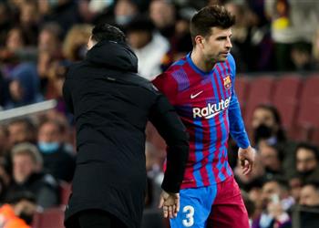 تقارير أتلتيكو مدريد يستغل انهيار علاقة بيكيه وتشافي