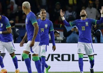 بسبب الموز مهاجم البرازيل يطالب بالتحقيق في واقعة العنصرية أمام تونس