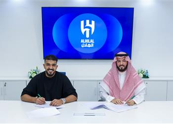 رسمي ا الهلال السعودي يعلن تجديد عقد عبد الله المعيوف