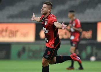 أفاي البرازيلي يرد على أنباء مفاوضات الأهلي لضم بيسولي