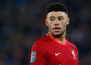 ليفربول يتخذ قرار ا بشأن مستقبل تشامبرلين بسبب إصابته