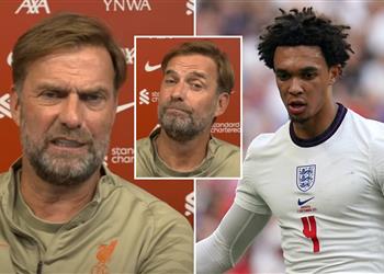 كلوب يدافع عن أرنولد بعد غيابه عن منتخب إنجلترا ويحرج صحفي ا إنجليزي ا