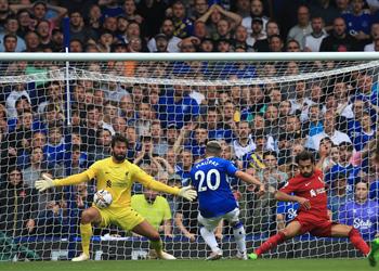 مايكل أوين محمد صلاح لم يكن موجود ا في مباراة ليفربول وإيفرتون