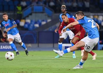 فيديو زيلينسكي يسجل هدف نابولي الأول أمام ليفربول في دوري أبطال أوروبا