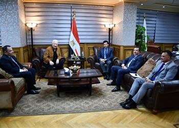 أشرف صبحي يستقبل مرتضى منصور لبحث ملف استاد الزمالك