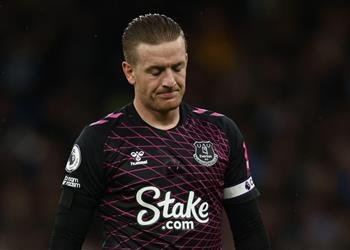 بيكفورد يحدد شرط تجديد عقده مع إيفرتون بعد اهتمام مانشستر يونايتد وتوتنهام