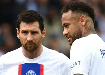 بقميص خاص ميسي ونيمار يخلدان ذكرى بيليه قبل مباراة باريس سان جيرمان وأنجيه